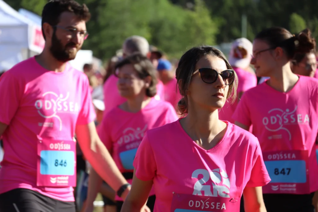 En images. La vague rose d’Odysséa a envahi le lac Kir à Dijon
