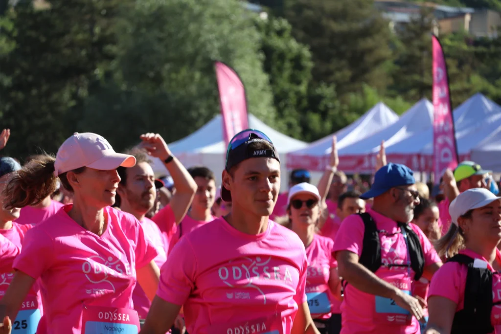 En images. La vague rose d’Odysséa a envahi le lac Kir à Dijon
