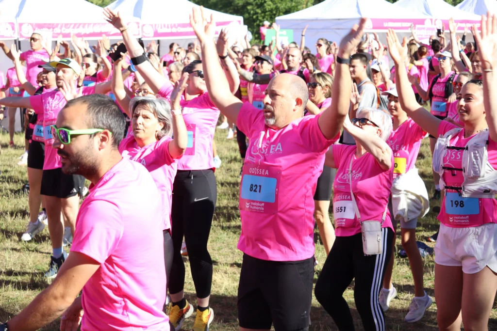 En images. La vague rose d’Odysséa a envahi le lac Kir à Dijon