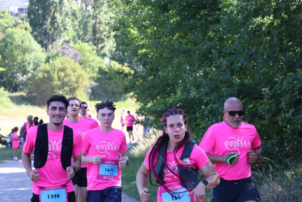 En images. La vague rose d’Odysséa a envahi le lac Kir à Dijon