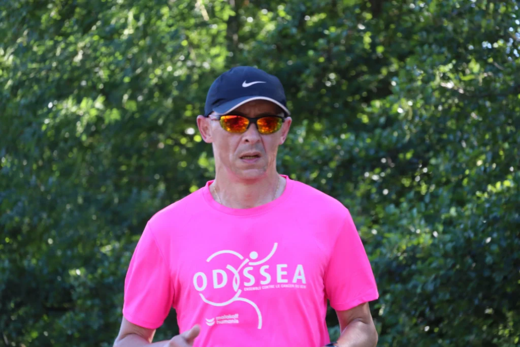En images. La vague rose d’Odysséa a envahi le lac Kir à Dijon