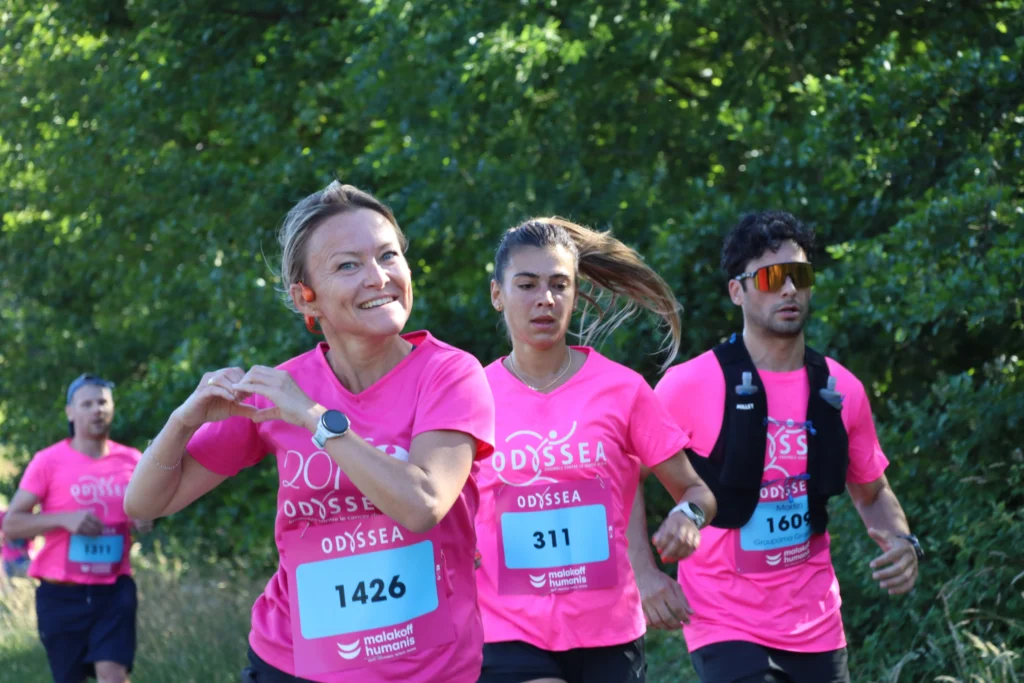 En images. La vague rose d’Odysséa a envahi le lac Kir à Dijon