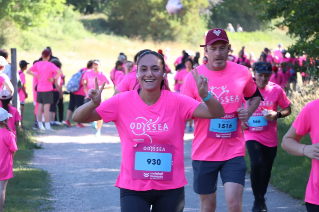 En images. La vague rose d’Odysséa a envahi le lac Kir à Dijon