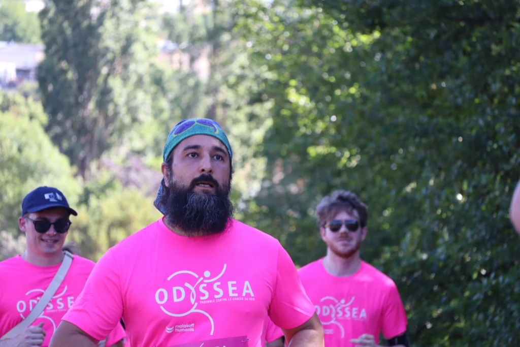 En images. La vague rose d’Odysséa a envahi le lac Kir à Dijon