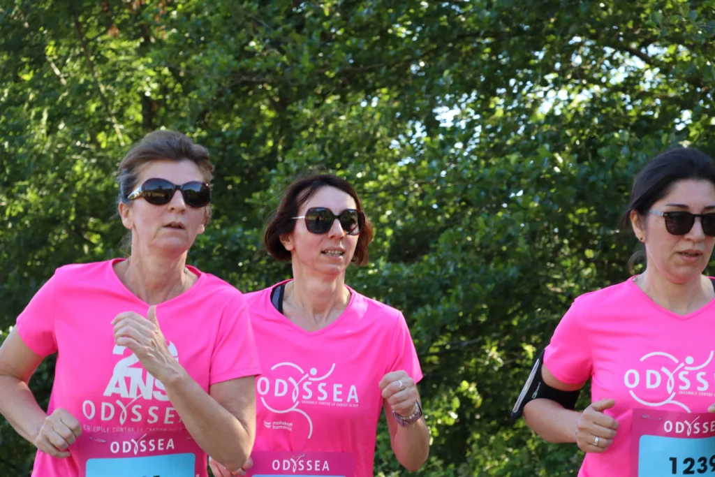 En images. La vague rose d’Odysséa a envahi le lac Kir à Dijon