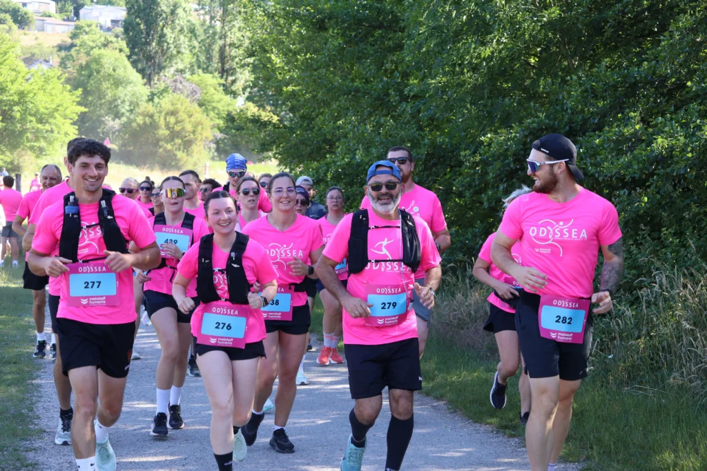 En images. La vague rose d’Odysséa a envahi le lac Kir à Dijon