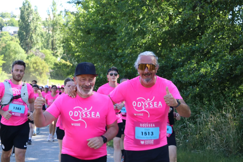 En images. La vague rose d’Odysséa a envahi le lac Kir à Dijon