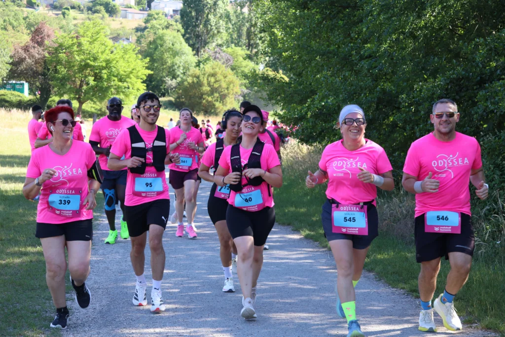En images. La vague rose d’Odysséa a envahi le lac Kir à Dijon