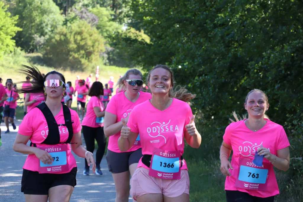 En images. La vague rose d’Odysséa a envahi le lac Kir à Dijon