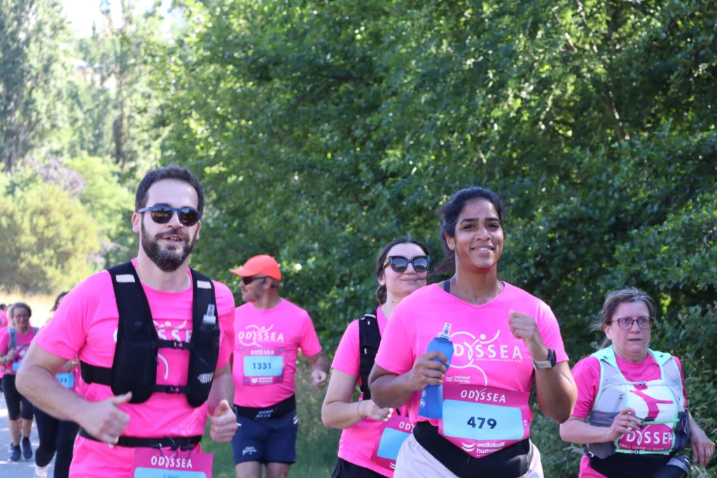 En images. La vague rose d’Odysséa a envahi le lac Kir à Dijon
