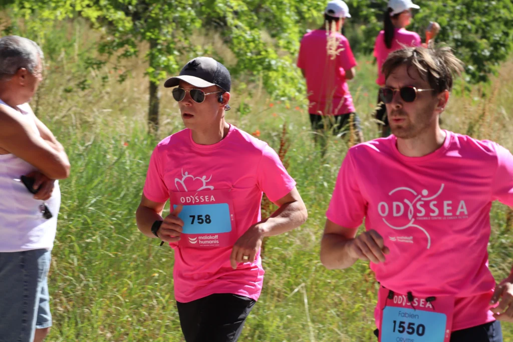 En images. La vague rose d’Odysséa a envahi le lac Kir à Dijon