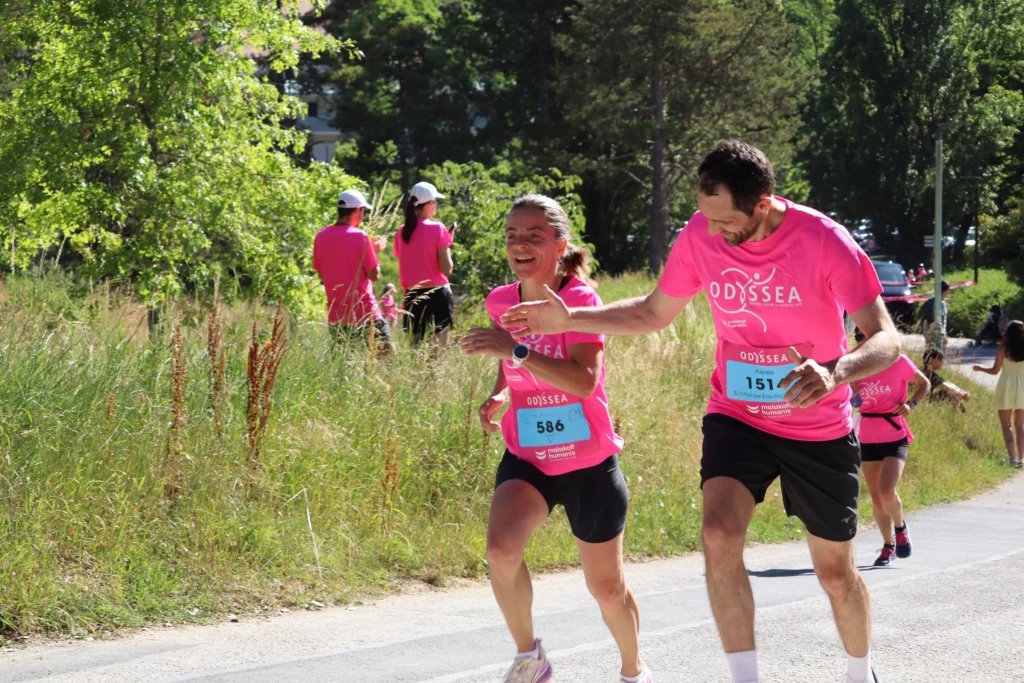 En images. La vague rose d’Odysséa a envahi le lac Kir à Dijon