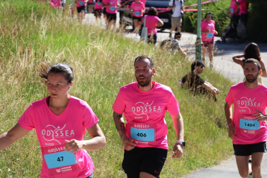 En images. La vague rose d’Odysséa a envahi le lac Kir à Dijon