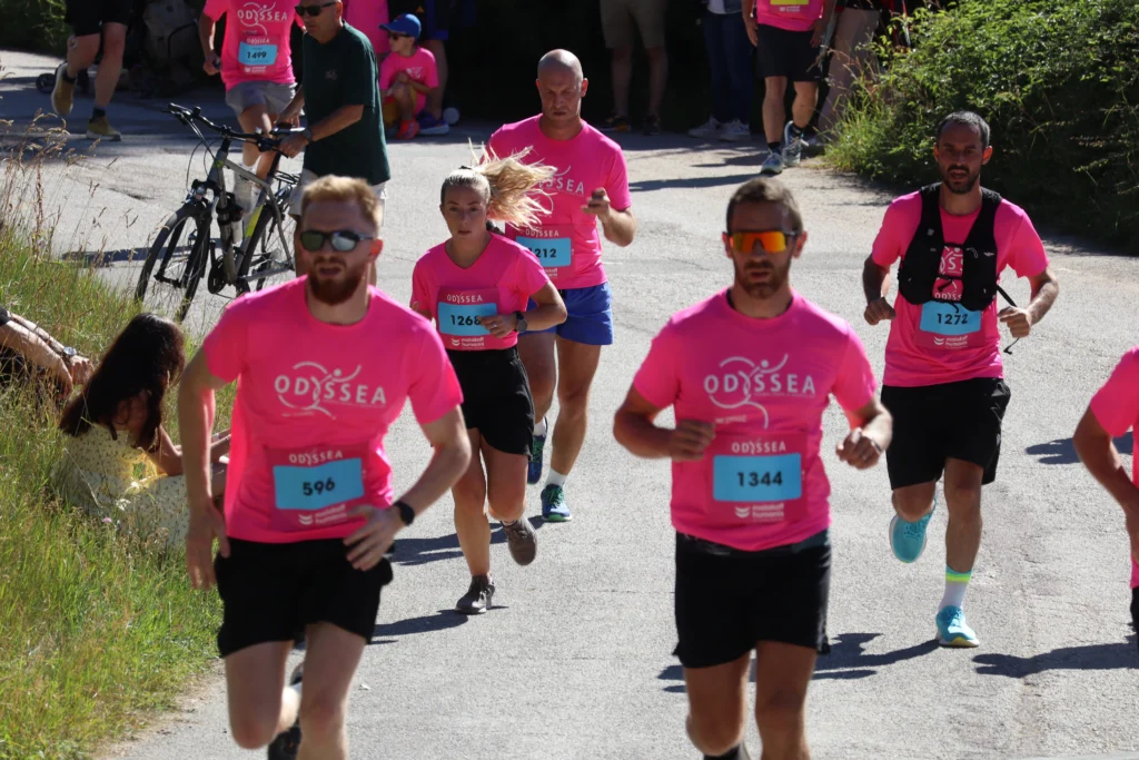 En images. La vague rose d’Odysséa a envahi le lac Kir à Dijon