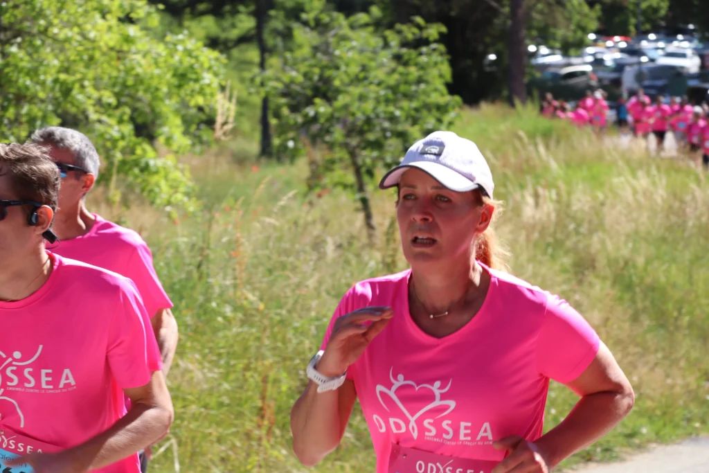 En images. La vague rose d’Odysséa a envahi le lac Kir à Dijon