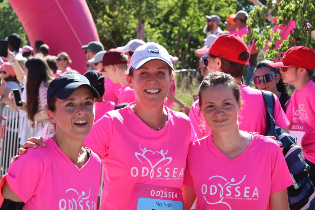 En images. La vague rose d’Odysséa a envahi le lac Kir à Dijon