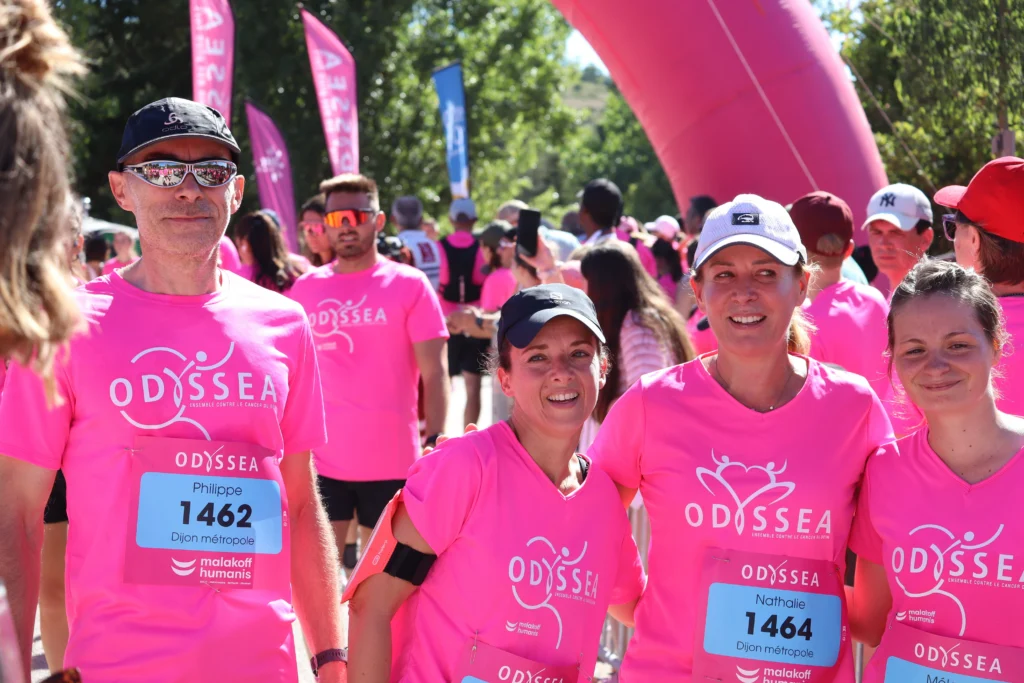 En images. La vague rose d’Odysséa a envahi le lac Kir à Dijon