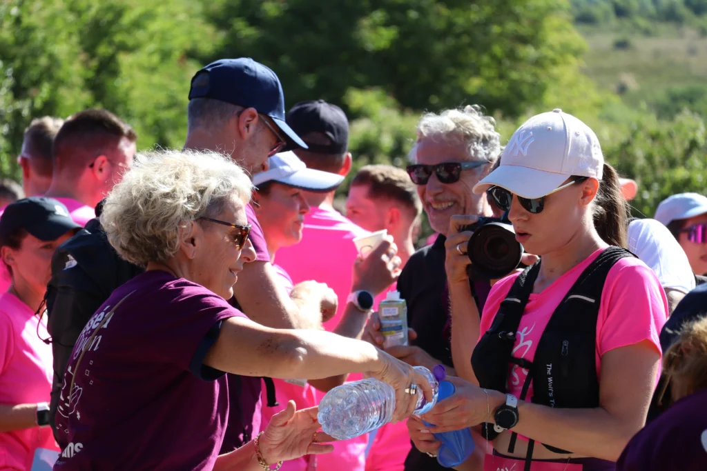 En images. La vague rose d’Odysséa a envahi le lac Kir à Dijon