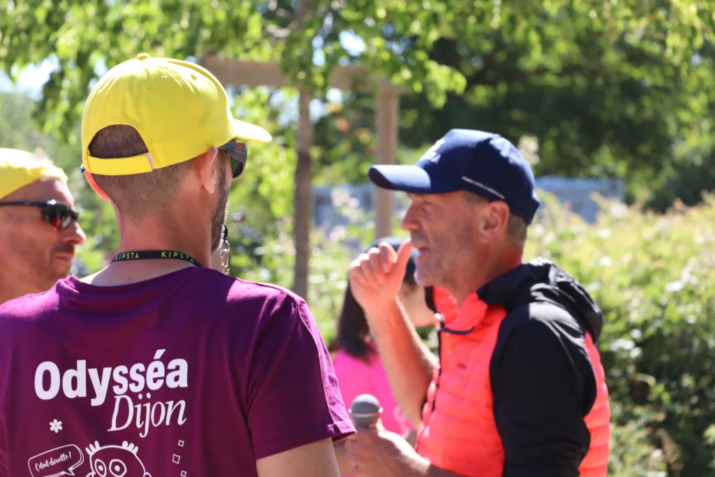 En images. La vague rose d’Odysséa a envahi le lac Kir à Dijon