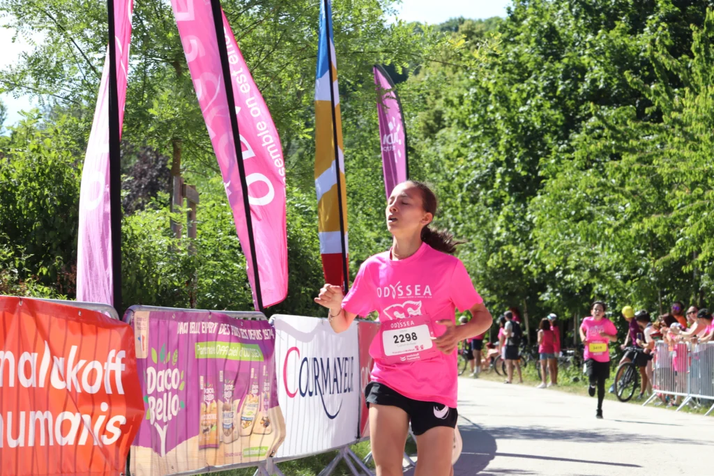 En images. La vague rose d’Odysséa a envahi le lac Kir à Dijon