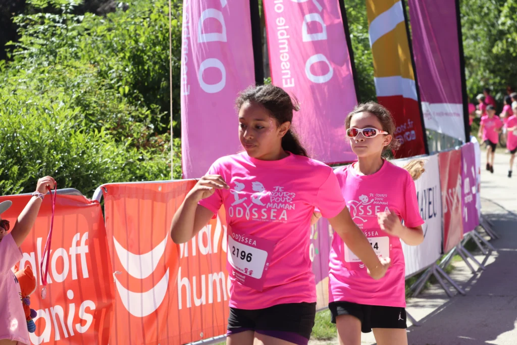 En images. La vague rose d’Odysséa a envahi le lac Kir à Dijon