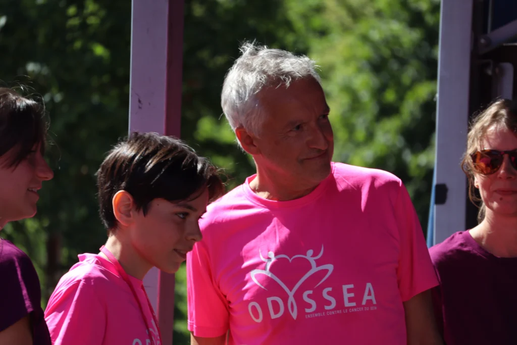 En images. La vague rose d’Odysséa a envahi le lac Kir à Dijon