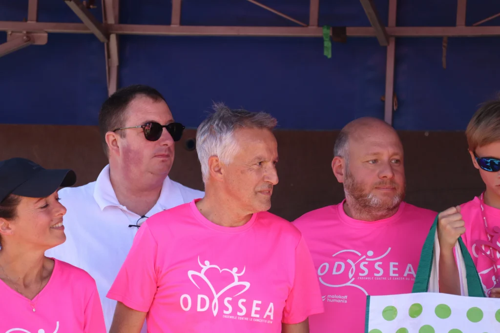 En images. La vague rose d’Odysséa a envahi le lac Kir à Dijon