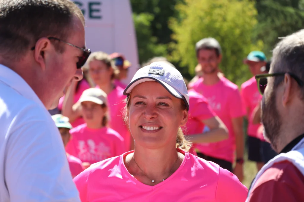 En images. La vague rose d’Odysséa a envahi le lac Kir à Dijon