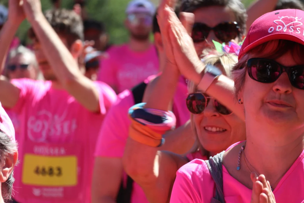 En images. La vague rose d’Odysséa a envahi le lac Kir à Dijon