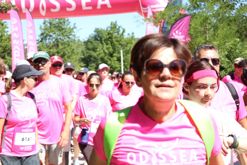 En images. La vague rose d’Odysséa a envahi le lac Kir à Dijon