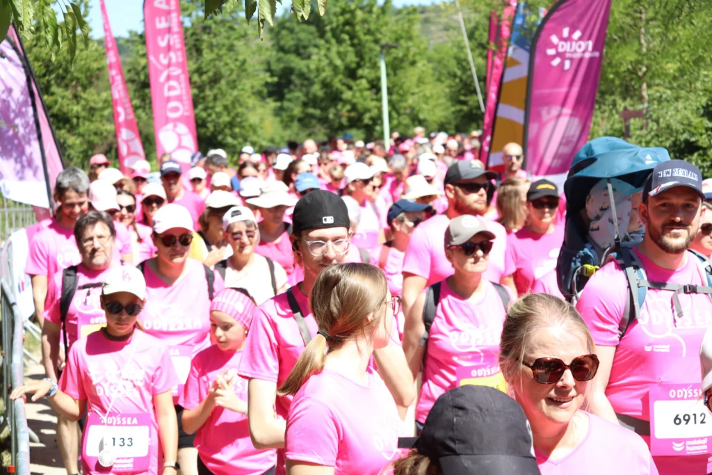 En images. La vague rose d’Odysséa a envahi le lac Kir à Dijon