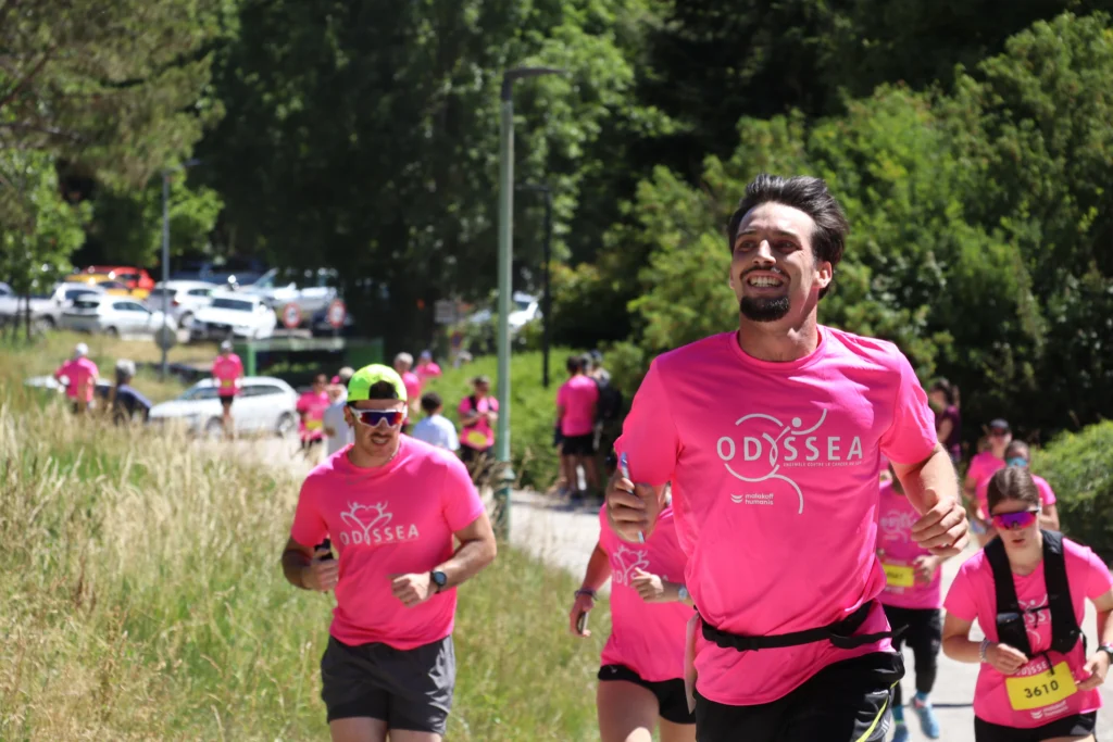 En images. La vague rose d’Odysséa a envahi le lac Kir à Dijon
