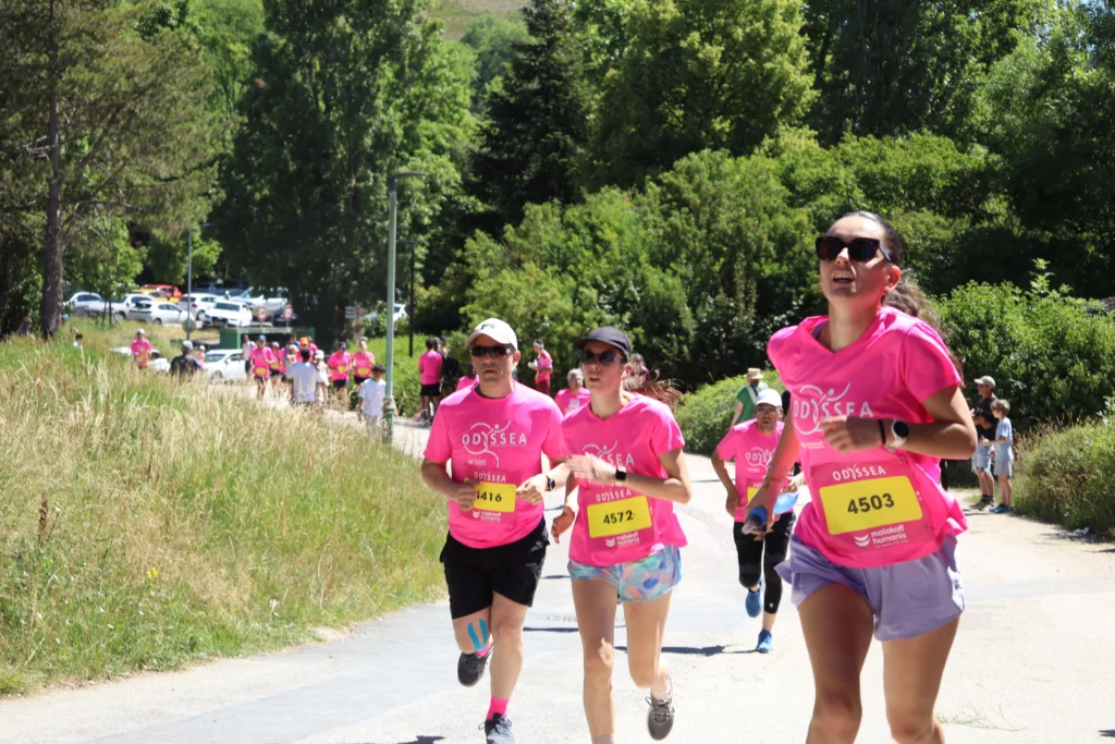 En images. La vague rose d’Odysséa a envahi le lac Kir à Dijon