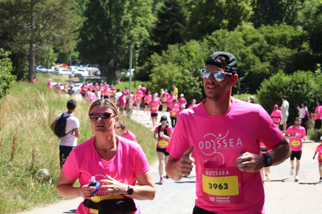 En images. La vague rose d’Odysséa a envahi le lac Kir à Dijon