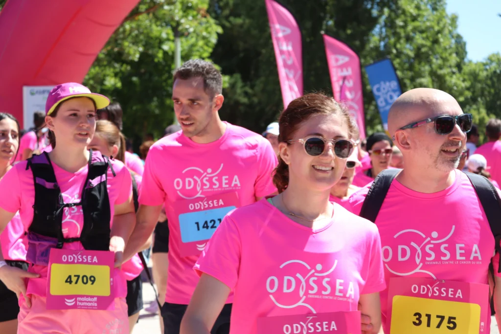 En images. La vague rose d’Odysséa a envahi le lac Kir à Dijon
