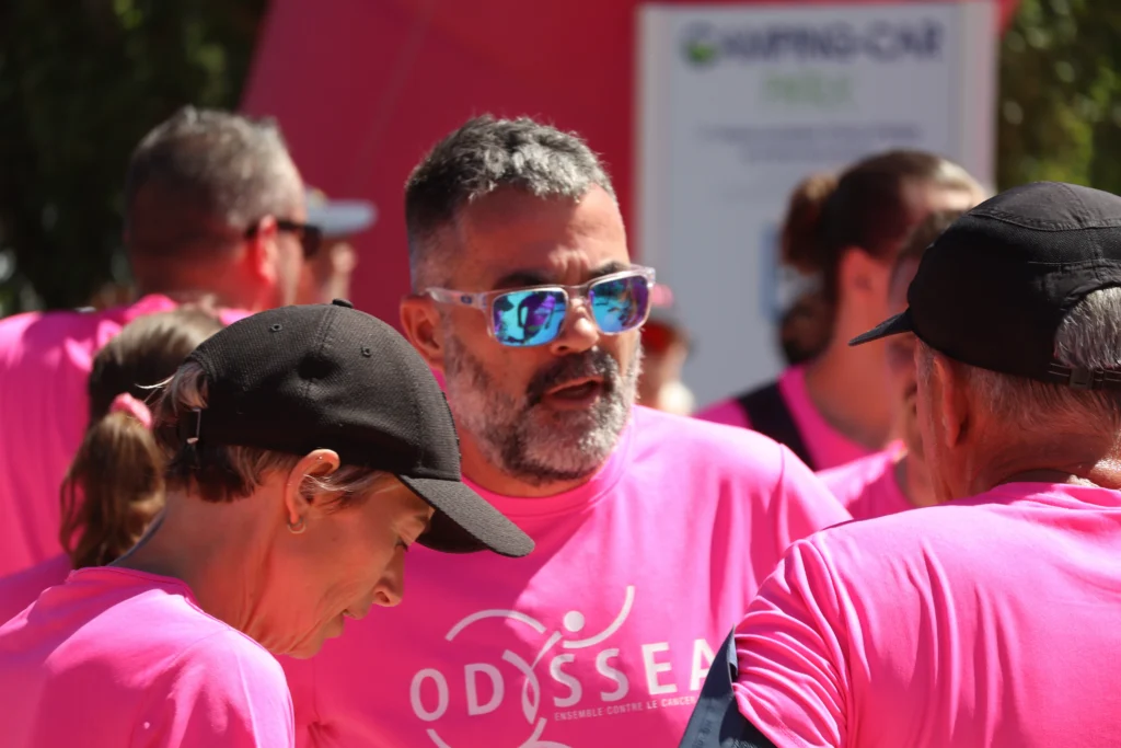 En images. La vague rose d’Odysséa a envahi le lac Kir à Dijon