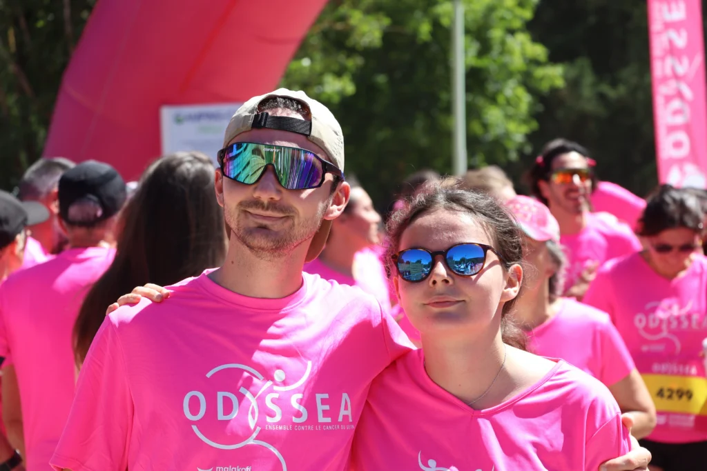 En images. La vague rose d’Odysséa a envahi le lac Kir à Dijon