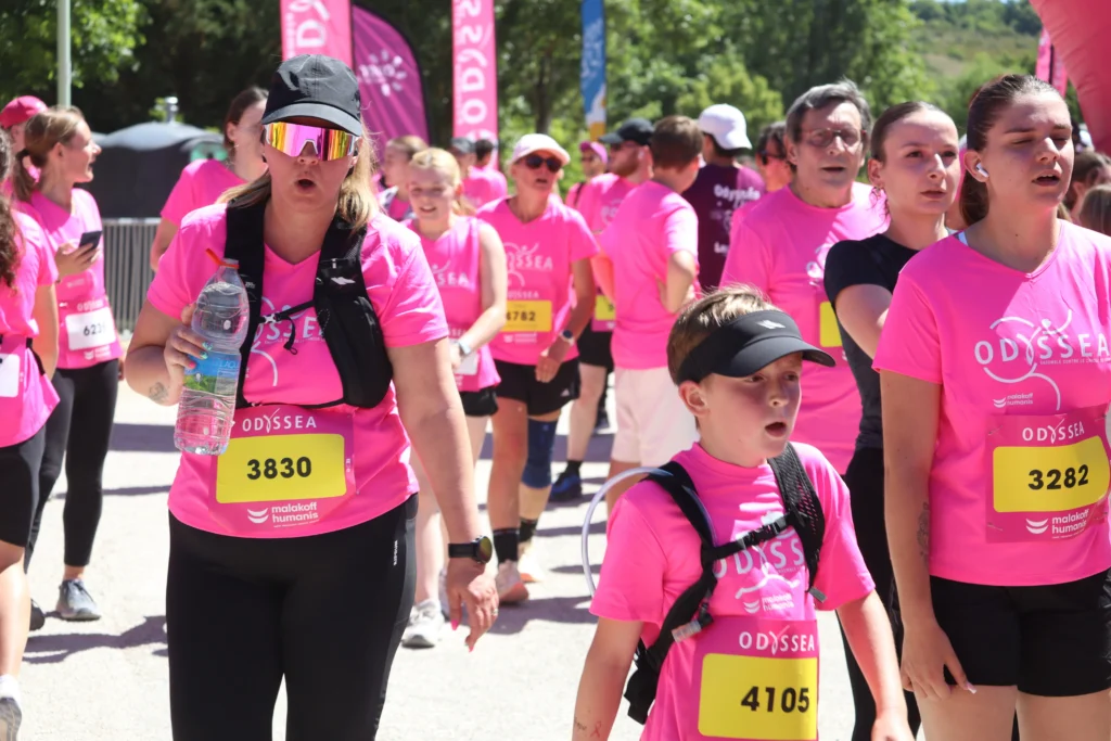 En images. La vague rose d’Odysséa a envahi le lac Kir à Dijon