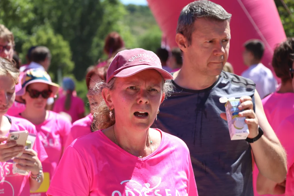 En images. La vague rose d’Odysséa a envahi le lac Kir à Dijon