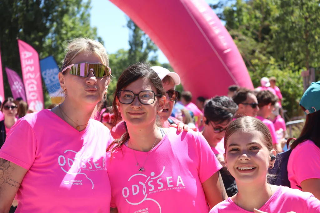 En images. La vague rose d’Odysséa a envahi le lac Kir à Dijon