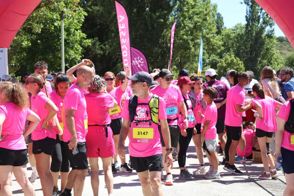 En images. La vague rose d’Odysséa a envahi le lac Kir à Dijon