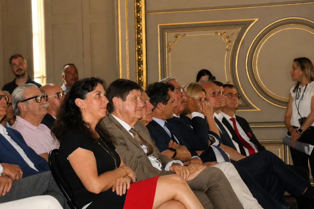 En images : Nathalie Koenders décorée de la Légion d’honneur à la mairie de Dijon