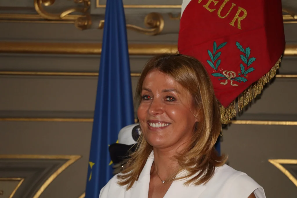 En images : Nathalie Koenders décorée de la Légion d’honneur à la mairie de Dijon