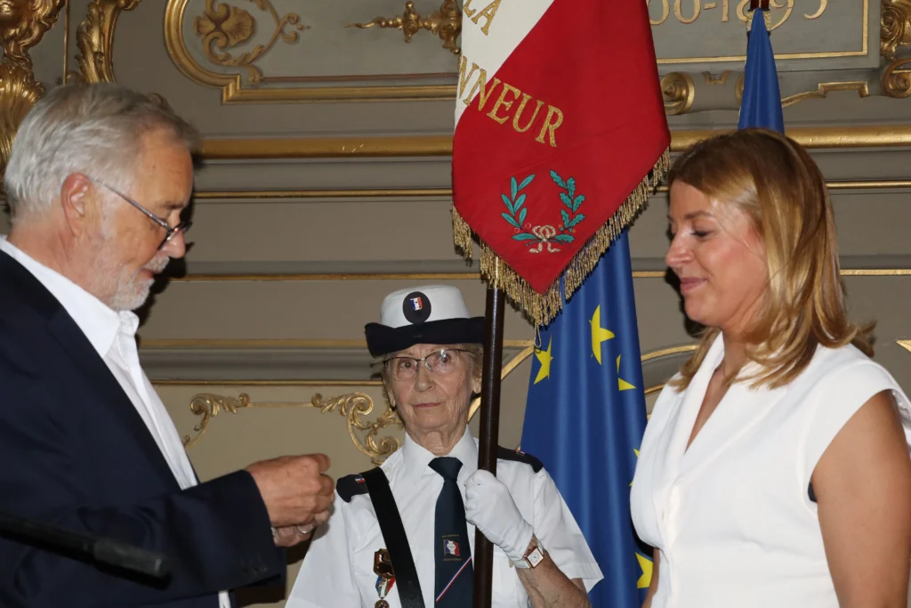 En images : Nathalie Koenders décorée de la Légion d’honneur à la mairie de Dijon
