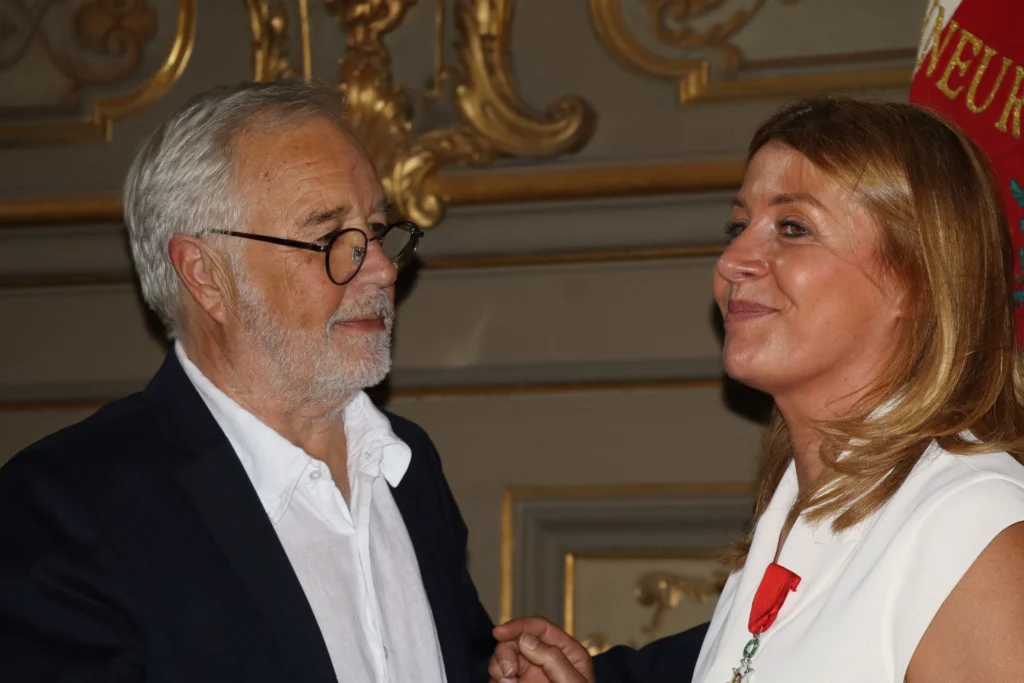 En images : Nathalie Koenders décorée de la Légion d’honneur à la mairie de Dijon