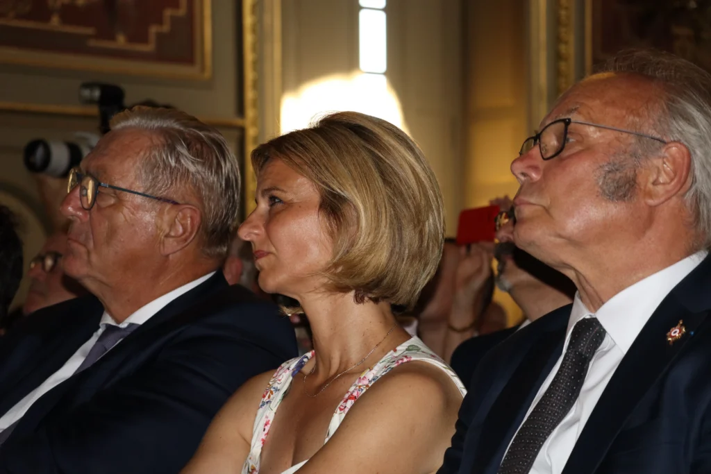 En images : Nathalie Koenders décorée de la Légion d’honneur à la mairie de Dijon